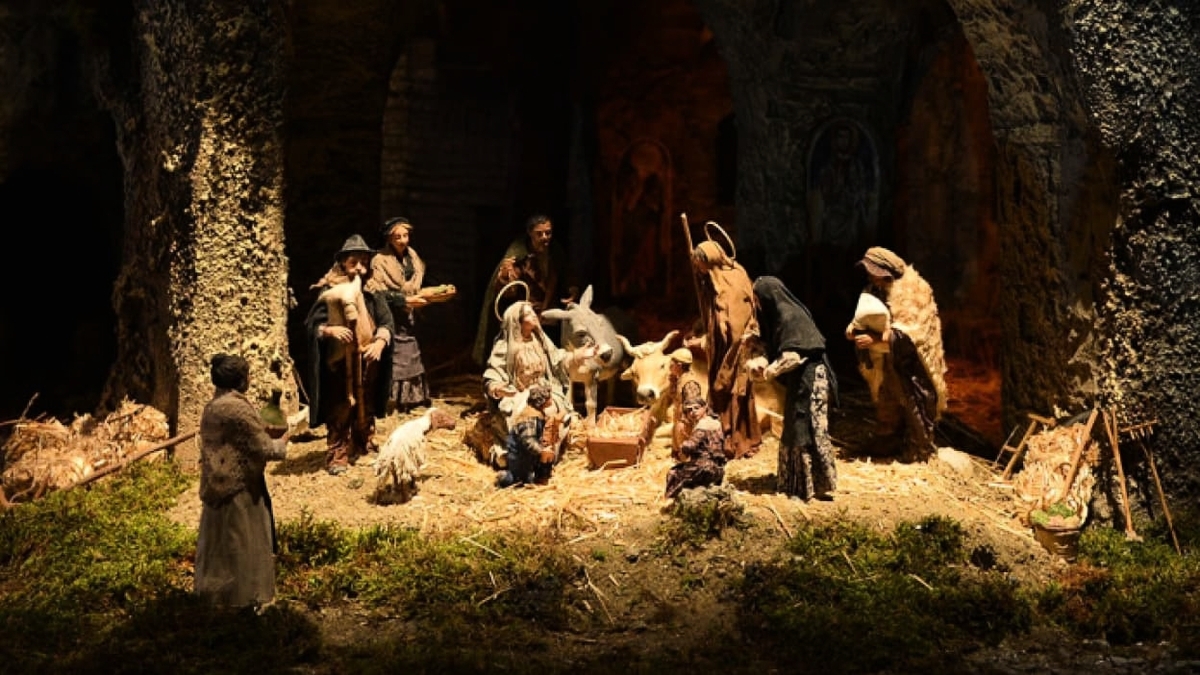 découvrez notre crèche de noël et hanouka autorisées, un symbole d'harmonie entre traditions. plongez dans un univers festif où la magie des fêtes s'exprime pleinement, tout en respectant les valeurs de chaque culture.