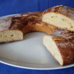 découvrez la fouace aveyronnaise, une spécialité gastronomique délicieuse d'aveyron, alliant tradition et saveurs. cette brioche moelleuse, souvent parfumée à la fleur d'oranger, est idéale pour accompagner vos moments de convivialité.