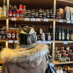 découvrez la délicieuse tartiflette, un plat savoureux d'origine savoyarde à base de pommes de terre, de fromage reblochon fondant et de lardons. idéal pour régaler vos convives lors des froides soirées d'hiver.