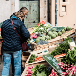 découvrez langogne, une charmante commune française nichée au cœur de la nature, où la beauté des paysages, l'histoire architecturale et les traditions locales s'entremêlent pour offrir une expérience inoubliable. explorez ses sentiers de randonnée, ses villages pittoresques et savourez la gastronomie régionale.