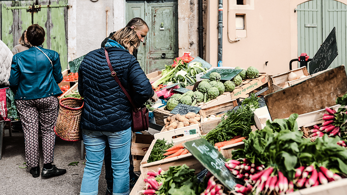 découvrez langogne, une charmante commune française nichée au cœur de la nature, où la beauté des paysages, l'histoire architecturale et les traditions locales s'entremêlent pour offrir une expérience inoubliable. explorez ses sentiers de randonnée, ses villages pittoresques et savourez la gastronomie régionale.