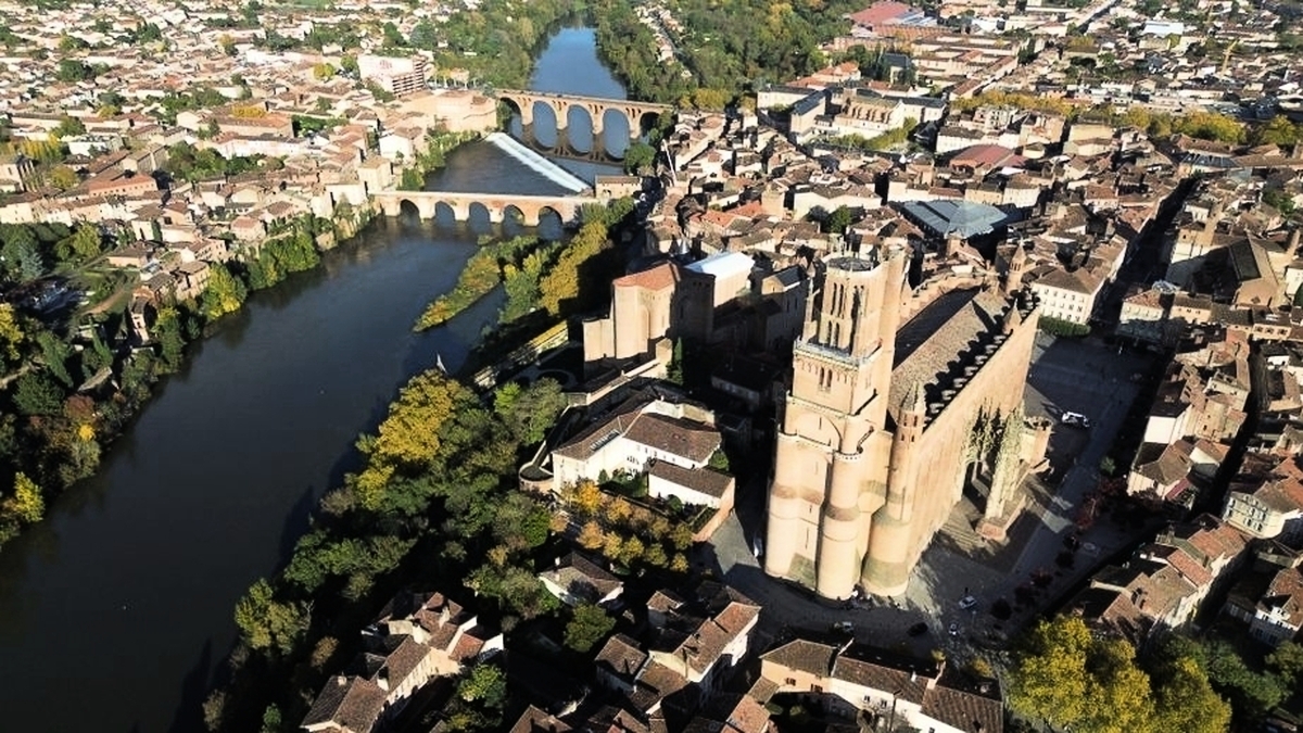 découvrez le tarn, un joyau mondial où la nature, l'histoire et la culture s'unissent pour offrir des paysages à couper le souffle et des expériences inoubliables. explorez ses villages pittoresques, ses rivières scintillantes et sa richesse patrimoniale.