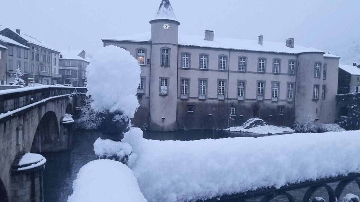 découvrez les impacts et les conseils de sécurité concernant le verglas en aveyron, une saison hivernale qui peut affecter vos déplacements et votre quotidien. restez informé des conditions météorologiques et protégez-vous contre les dangers du verglas.