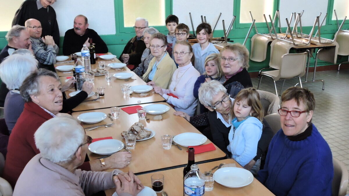 participez au repas annuel du personnel municipal, un événement convivial qui célèbre le dévouement des employés de la ville. joignez-vous à nous pour une soirée de camaraderie, de partage et de reconnaissance, autour d'un délicieux repas et de moments inoubliables.