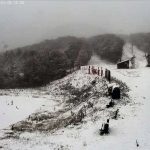 découvrez les conditions de circulation compliquées dans l'aveyron, notamment en raison de l'accumulation de neige au-dessus de 1000 m sur l'aubrac. restez informé pour voyager en toute sécurité !