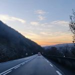 découvrez les conditions de verglas dans l'aveyron : conseils de sécurité, impacts sur la circulation et astuces pour se déplacer en toute sécurité dans cette région magnifique durant l'hiver.