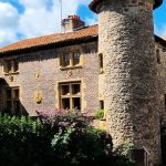 découvrez le village joyau de lozère, une destination pittoresque qui allie charme authentique, paysages époustouflants et patrimoine historique. plongez dans un cadre naturel préservé, idéal pour des balades en pleine nature et des moments de tranquillité.
