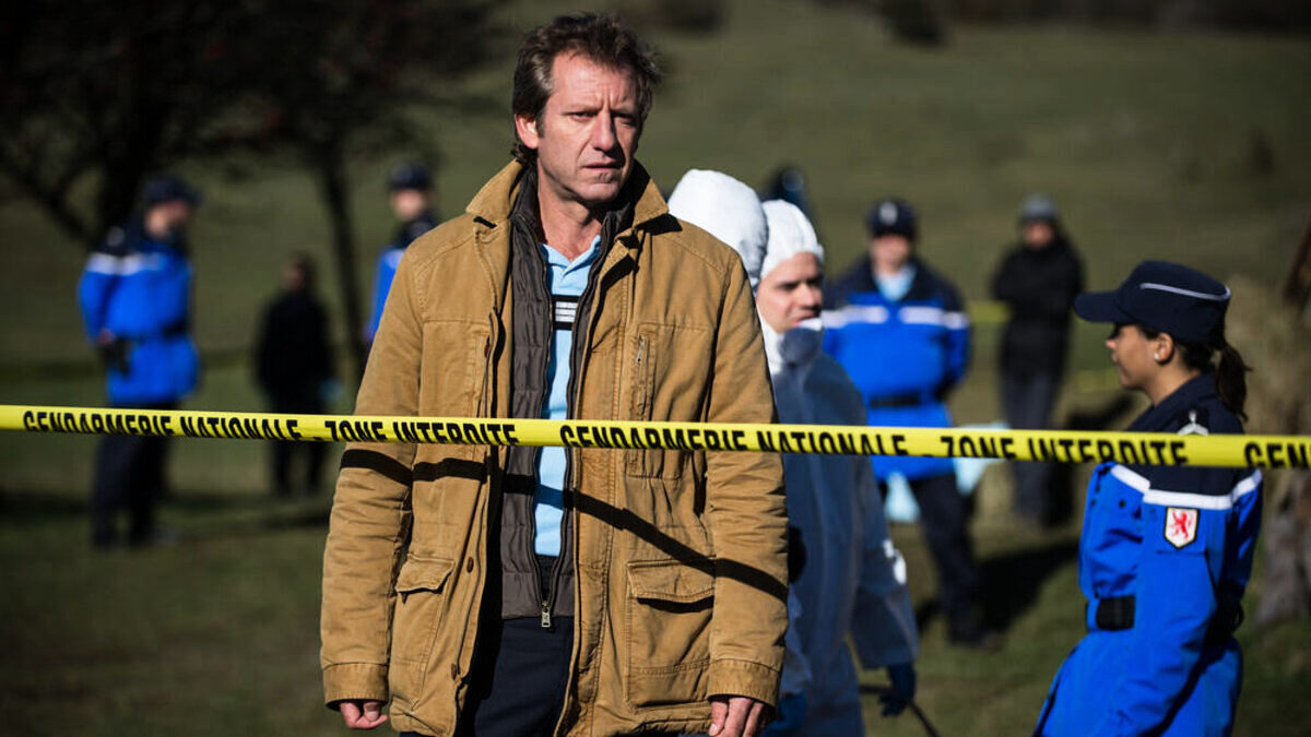 découvrez l'enquête captivante de notre téléfilm se déroulant en aveyron, plongeant au cœur des mystères et des secrets de cette région riche en histoire. suivez les protagonistes dans une intrigue palpitante mêlant suspense et révélations.