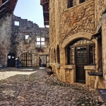 découvrez l'aveyron, un joyau caché de la france où la nature sauvage rencontre un riche patrimoine culturel. explorez ses paysages à couper le souffle, ses villages pittoresques et sa gastronomie authentique. parfait pour une escapade inoubliable loin des sentiers battus.