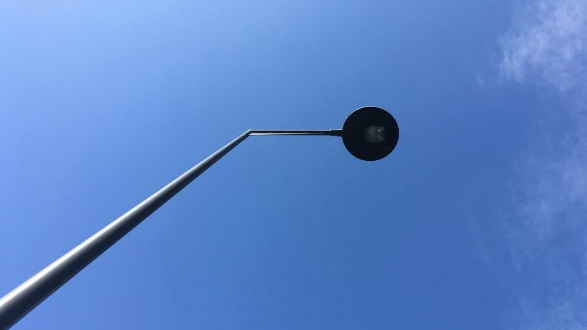 découvrez l'impact de la pollution lumineuse dans l'hérault : ses causes, ses effets sur l'environnement et la santé, ainsi que les initiatives locales pour préserver la beauté des cieux nocturnes.