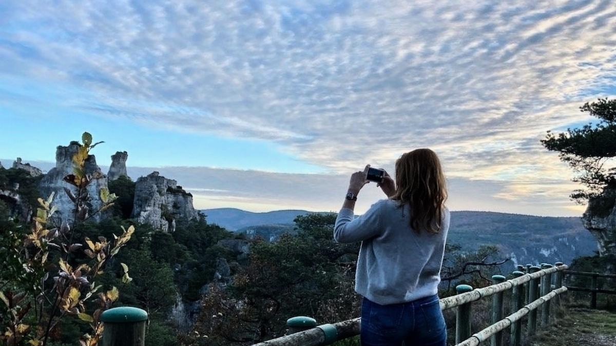découvrez les plus belles promenades dans l'hérault, entre nature préservée et patrimoine historique. explorez les sentiers côtiers, les gorges spectaculaires et les villages pittoresques de cette magnifique région du sud de la france.