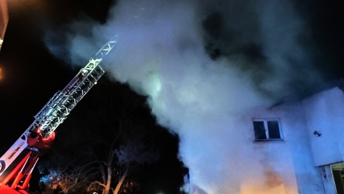 découvrez les interventions nocturnes des pompiers, un aspect fascinant et essentiel de leur métier. plongez dans le quotidien des héros du quotidien qui œuvrent sans relâche pour assurer la sécurité de nos nuits, des incendies aux accidents, en passant par les secours d'urgence.