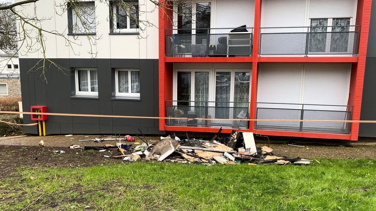 découvrez les détails tragiques de l'incendie survenu dans le tarn-et-garonne, où un octogénaire a été retrouvé en arrêt cardiaque. une enquête est en cours pour comprendre les causes de cette catastrophe qui a ébranlé la communauté locale.