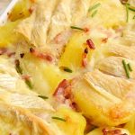 découvrez notre analyse approfondie de la tartiflette, ce plat savoyard emblématique. nous explorons ses origines, ses ingrédients clés et les différentes manières de la déguster, tout en soulignant les critiques et les avis des amateurs de ce délice montagnard. plongez dans notre critique pour tout savoir sur la tartiflette.