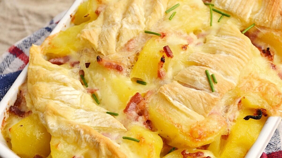 découvrez notre analyse approfondie de la tartiflette, ce plat savoyard emblématique. nous explorons ses origines, ses ingrédients clés et les différentes manières de la déguster, tout en soulignant les critiques et les avis des amateurs de ce délice montagnard. plongez dans notre critique pour tout savoir sur la tartiflette.