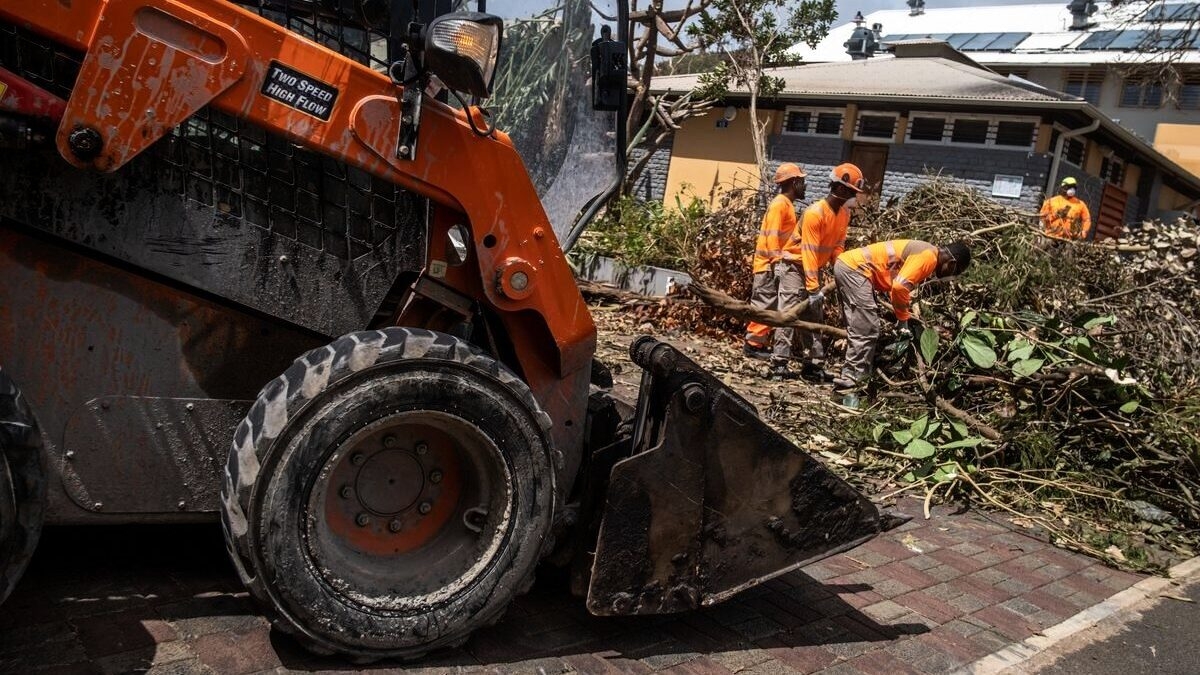 découvrez comment la tempête dikeledi a impacté l'île de mayotte et les interventions des pompiers de l'hérault pour faire face à cet événement climatique exceptionnel. une analyse des conséquences et des actions menées pour protéger les populations.