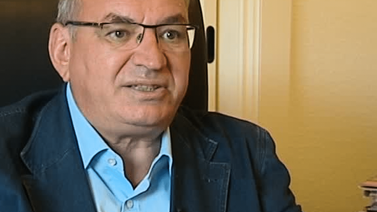 découvrez le point de vue du maire sur le projet de passage à villefranche. une analyse des enjeux et des implications pour la ville et ses habitants, afin de mieux comprendre cette opposition.