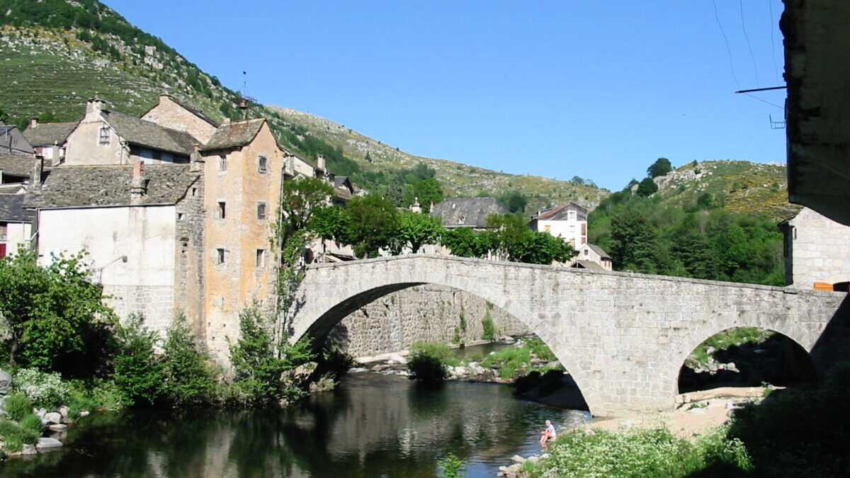 découvrez la beauté sauvage de la lozère, une destination incontournable pour le tourisme en pleine nature. partez à l'aventure à travers des paysages époustouflants, explorez des villages pittoresques et profitez d'activités de plein air, du hiking aux visites culturelles. la lozère vous offre une escapade authentique au cœur des cévennes.
