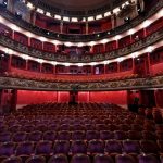 découvrez le théâtre ambulant en lozère, une expérience culturelle unique qui vous transporte à travers des performances captivantes, des émotions fortes et un cadre naturel exceptionnel. ne manquez pas cette aventure théâtrale itinérante qui ravira les amateurs d'art et de nature.