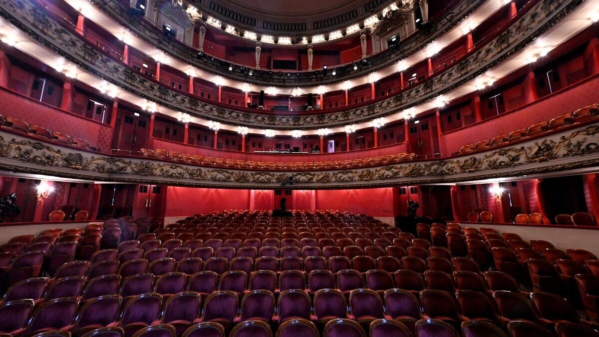 découvrez le théâtre ambulant en lozère, une expérience culturelle unique qui vous transporte à travers des performances captivantes, des émotions fortes et un cadre naturel exceptionnel. ne manquez pas cette aventure théâtrale itinérante qui ravira les amateurs d'art et de nature.