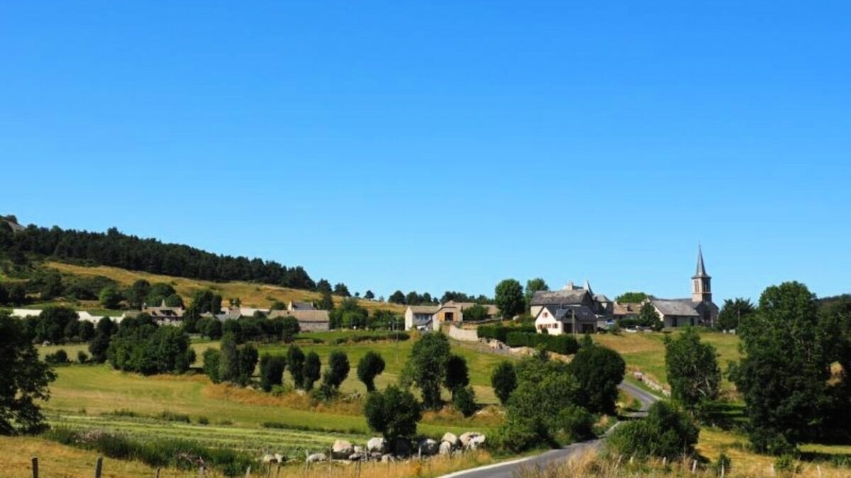 découvrez la lozère, un refuge naturel préservé où la beauté sauvage des paysages rencontre une biodiversité exceptionnelle. évadez-vous au cœur des montagnes, forêts et rivières de cette région unique, idéale pour les amoureux de la nature et les aventuriers.