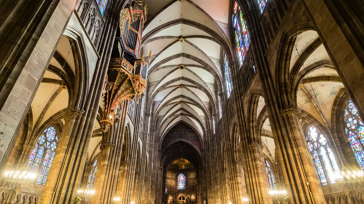 découvrez les différents moyens d'accéder à la cathédrale, un joyau architectural. que vous soyez à pied, en voiture ou en transport en commun, suivre notre guide pour un accès facile et agréable.