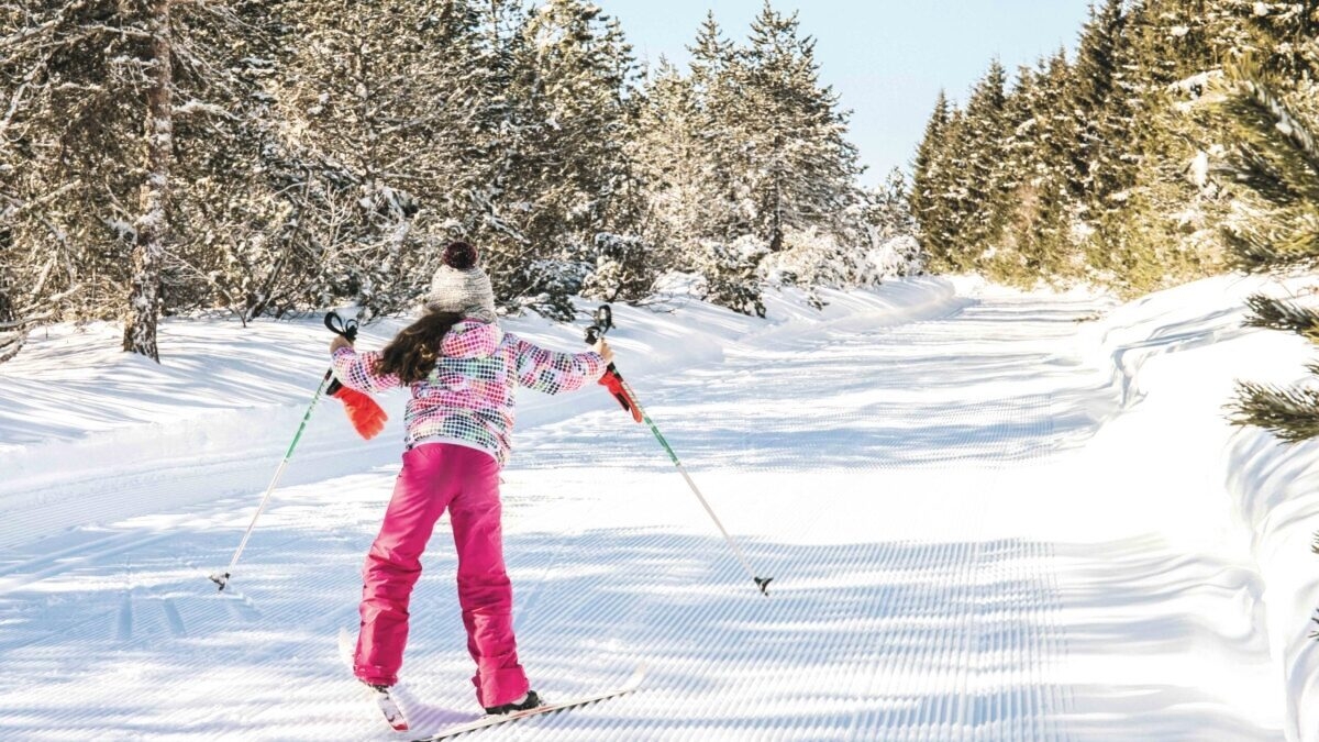 découvrez la magie de la neige au mont-lozère, une destination idéale pour les amoureux de la nature et les passionnés de sports d'hiver. explorez des paysages enneigés à couper le souffle, profitez des activités de plein air et vivez des moments inoubliables dans ce cadre majestueux.