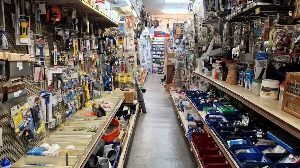 découvrez la quincaillerie angles et sport en aveyron, votre destination privilégiée pour tous vos besoins en matériel de bricolage, jardinage et équipements sportifs. profitez d'un large choix de produits de qualité et de conseils d'experts pour réaliser vos projets avec succès.