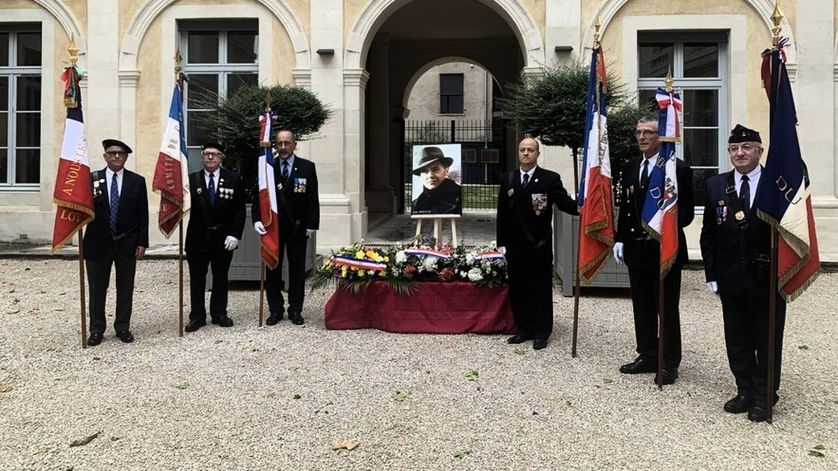 découvrez notre hommage à jean moulin, figure emblématique de la résistance française. plongez dans son parcours, ses actions courageuses et son héritage inestimable qui continue d'inspirer des générations. à travers cet hommage, nous célébrons son engagement pour la liberté et la justice.