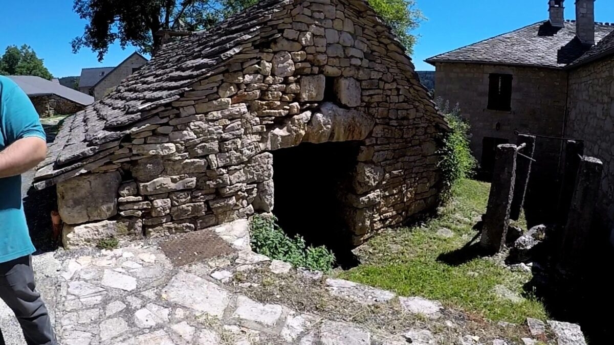découvrez la maison des femmes de lozère, un espace dédié au soutien et à l'accompagnement des femmes en situation de vulnérabilité. nous offrons des services variés tels que des conseils, des ateliers et des activités visant à promouvoir le bien-être et l'autonomie des femmes dans un environnement bienveillant.