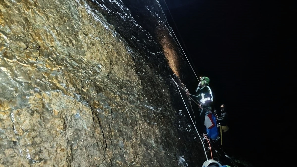 découvrez les aventures palpitantes de sauvetage en montagne dans les pyrénées. explorez nos équipes de secours, leur équipement et les missions audacieuses pour sauver des vies dans ce paysage majestueux.