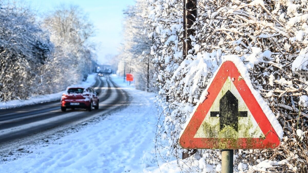 restez informé sur l'alerte neige-verglas en vigilance orange. découvrez les recommandations de sécurité, les impacts possibles sur vos déplacements et les mesures à prendre pour vous protéger lors de cette période à risque.