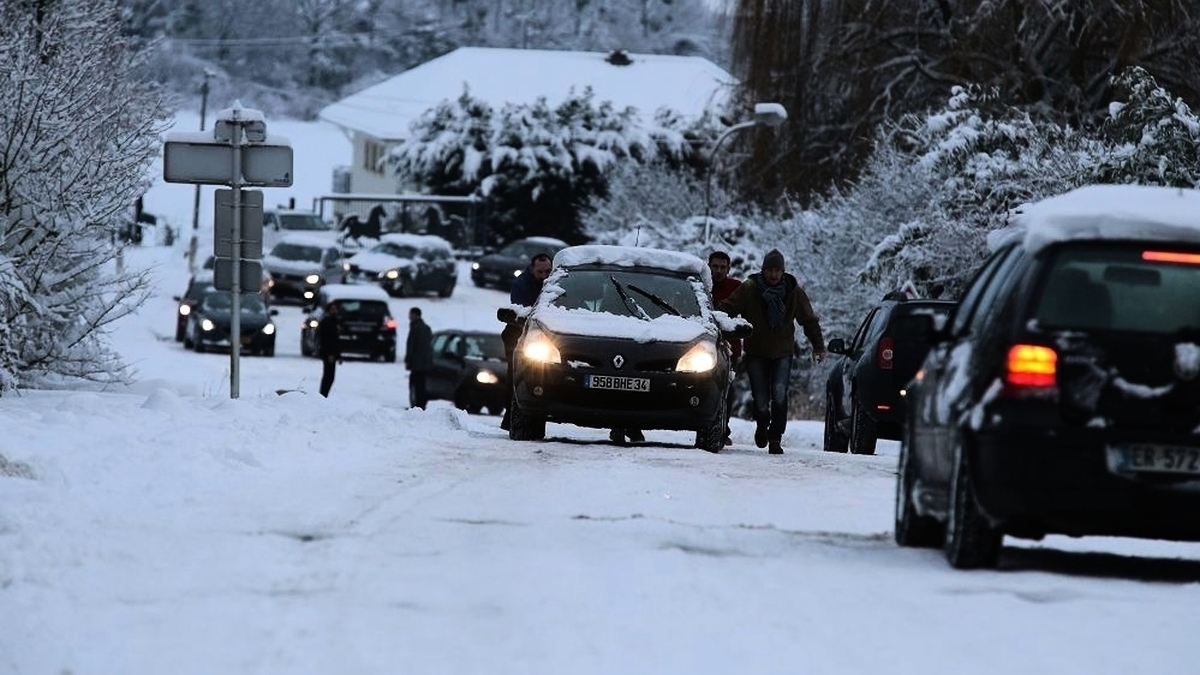 découvrez les routes glissantes de l'aveyron, un véritable défi pour les conducteurs. heureux amateurs de sensations fortes, préparez-vous à explorer les paysages pittoresques tout en restant vigilant sur la route. informez-vous sur les conditions de conduite et profitez des magnifiques panoramas que cette région a à offrir.