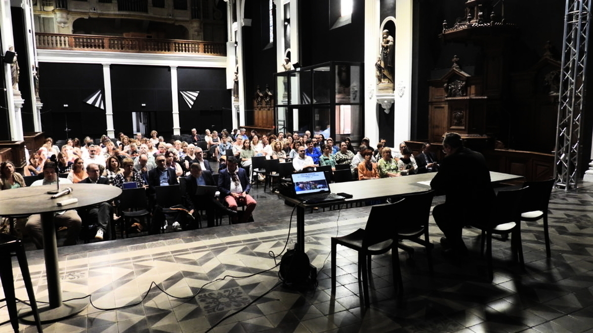 découvrez les secrets bien gardés de l'aveyron, un département riche en histoire et en paysages fascinants. plongez dans les mystères de ses villages médiévaux, ses châteaux majestueux et ses traditions authentiques. laissez-vous envoûter par la magie de l'aveyron !