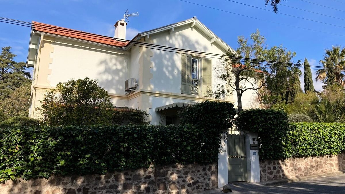 découvrez les sombres mystères entourant le décès tragique d'un couple en aveyron. plongez dans cette enquête fascinante qui révèle des secrets cachés et des énigmes à résoudre, au cœur d'une région pleine de charme et d'histoire.