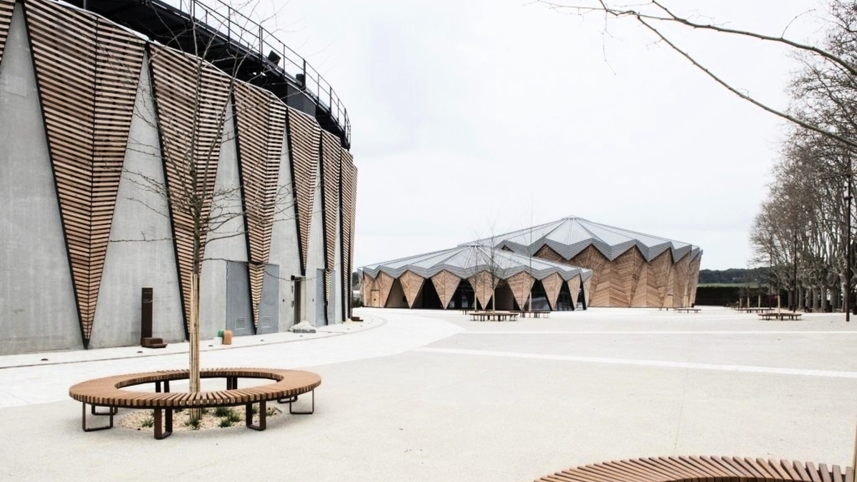 les intermittents du spectacle se mobilisent en amont du vote du budget de l'hérault, exprimant leurs préoccupations et demandes pour une meilleure reconnaissance et soutien au secteur culturel. découvrez les enjeux de cette mobilisation et son impact sur le futur du spectacle vivant dans la région.