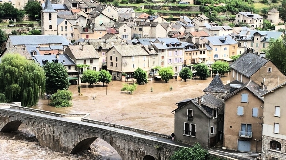 découvrez la situation actuelle en lozère, où 7000 foyers se retrouvent sans électricité. informez-vous sur les causes de cette coupure, les efforts de rétablissement en cours et les conseils pour faire face à cette situation d'urgence.
