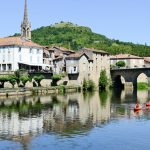 découvrez notre reportage captivant sur le tarn, une région riche en histoire, en paysages pittoresques et en traditions. explorez ses villages charmants, ses rivières enchanteresses et la gastronomie locale. plongez au cœur de la culture tarnéenne à travers des rencontres authentiques et des récits inspirants.