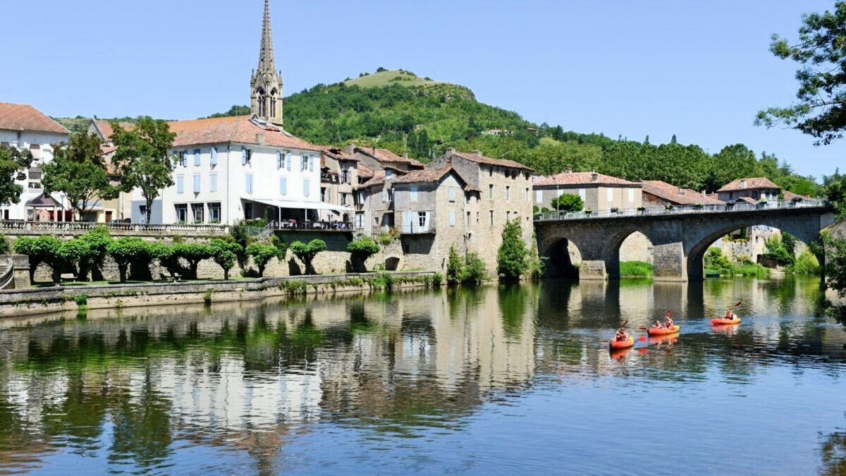découvrez notre reportage captivant sur le tarn, une région riche en histoire, en paysages pittoresques et en traditions. explorez ses villages charmants, ses rivières enchanteresses et la gastronomie locale. plongez au cœur de la culture tarnéenne à travers des rencontres authentiques et des récits inspirants.