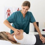 découvrez comment un kinésithérapeute a détourné 100 000 € de manière surprenante. plongée dans cette affaire intrigante qui soulève des questions éthiques et juridiques.