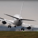 découvrez l'incroyable atterrissage d'un avion dans le tarn où les rebonds spectaculaires ont captivé l'attention des passionnés d'aviation. plongez dans cet événement fascinant qui a marqué les esprits et suscité des réactions sur le net.