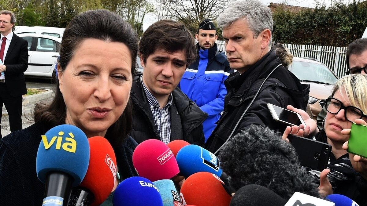 découvrez l'engagement de pierre sellenet et des faucheurs d'ogm dans la lutte pour une agriculture durable et respectueuse de l'environnement. explorez leurs actions et réflexions sur les enjeux des organismes génétiquement modifiés.