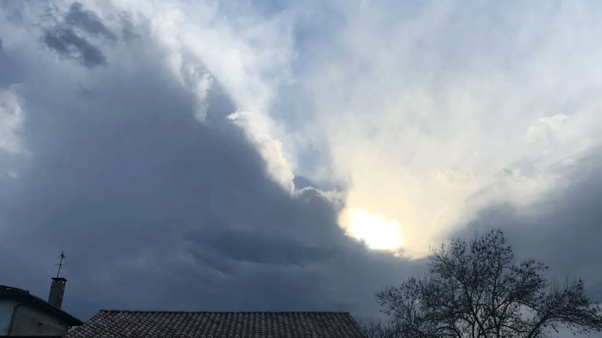 restez informé des dernières alertes de rafales dans le tarn. découvrez les prévisions météorologiques détaillées, les conseils de sécurité et les impacts potentiels sur votre région. protégez-vous et restez en sécurité face aux conditions climatiques changeantes.