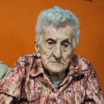 célébrez avec nous le centenaire de denise ! rejoignez-nous pour une journée mémorable remplie de joie, de souvenirs et de surprises pour honorer une vie bien vécue. partagez des moments inoubliables en famille et entre amis lors de cet événement spécial.