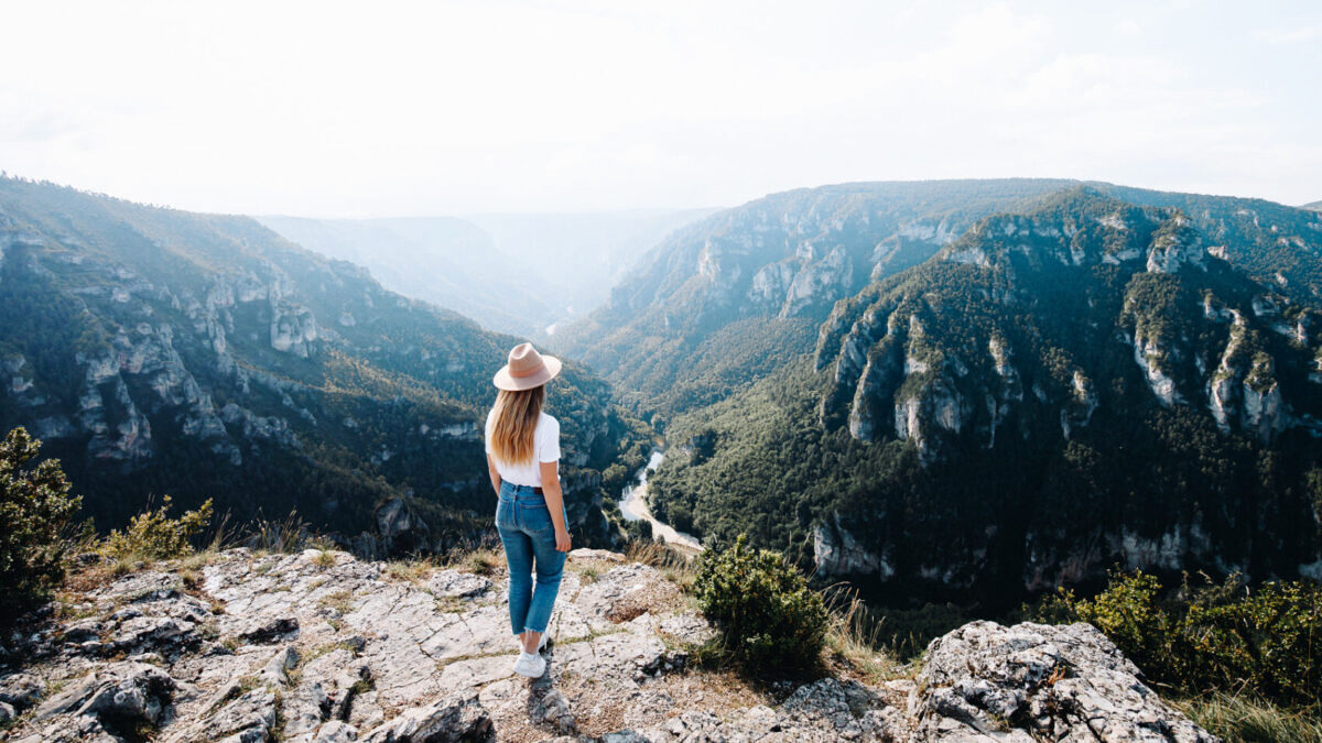 explorez les paysages enchanteurs de la lozère lors d'une aventure inoubliable. randonnées, découvertes culturelles et activités en pleine nature vous attendent dans ce cadre exceptionnel. rejoignez-nous pour vivre des moments uniques au cœur d'une région préservée.