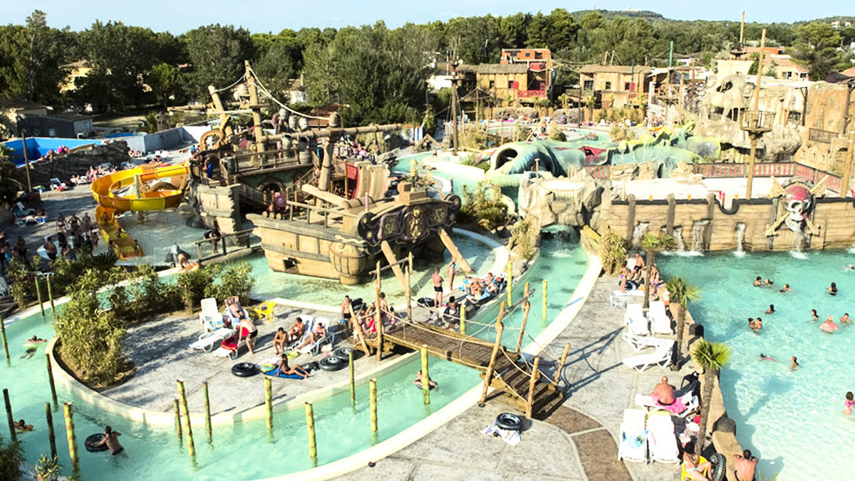 découvrez le camping de luxe en hérault : profitez d'un cadre naturel exceptionnel, d'hébergements haut de gamme et d'activités variées, tout en savourant le confort et les services de qualité. parfait pour des vacances inoubliables en famille ou entre amis!