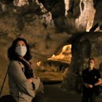 découvrez l'intrigante histoire d'un corps mystérieusement retrouvé dans un gouffre. plongez dans les détails captivants de cette enquête fascinante et explorez les alentours de cette découverte troublante.