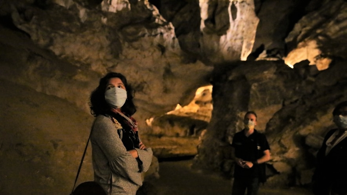 découvrez l'intrigante histoire d'un corps mystérieusement retrouvé dans un gouffre. plongez dans les détails captivants de cette enquête fascinante et explorez les alentours de cette découverte troublante.