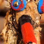 découvrez l'épouvantail emblématique de la lozère, une figure unique qui allie tradition et art rural. cet élément de décoration champêtre attire les regards tout en protégeant les cultures des oiseaux. plongez dans l'univers pittoresque de la campagne lozérienne et laissez-vous séduire par le charme de cet artisanat local.