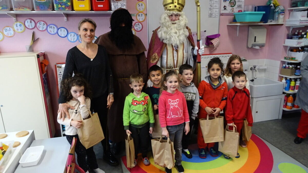 découvrez les festivités de l'école foch-paraire, un événement rempli de joie et d'activités pour petits et grands. rejoignez-nous pour célébrer la créativité, la culture et l'esprit communautaire au sein de notre établissement.